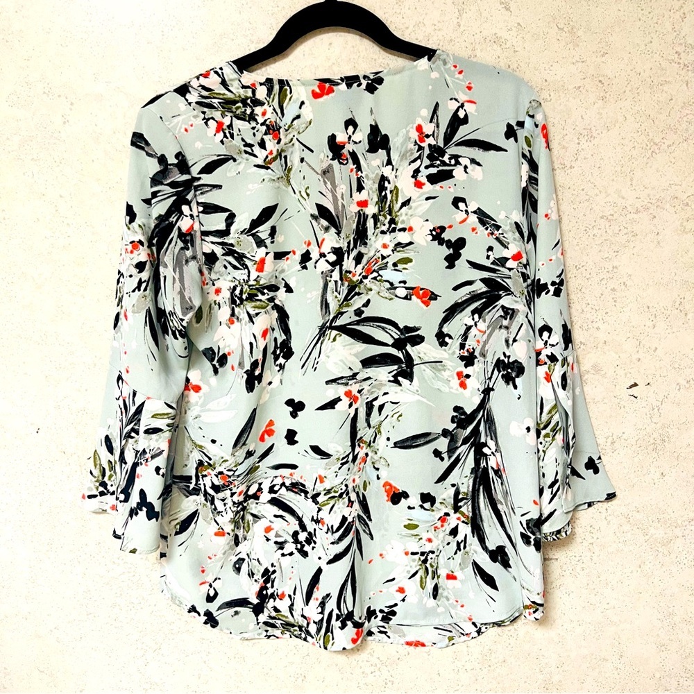 VAN HEUSEN PETITE SMALL WOMENS COLORFUL FLOWERY LIGHTWEIGHT FLOWING BELL BLOUSE - Picture 7 of 7